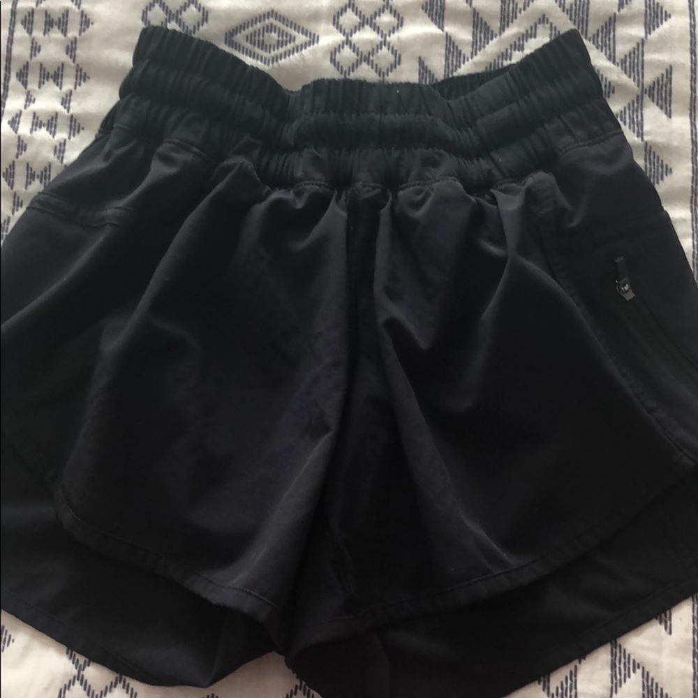 Black lululemon tracker short, size 4